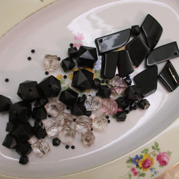 Black Clear LUCITE Geometric Bead Lot ~ 52 Piece Vintage Flat Pyramid Cube Beads - Picture 1 of 13